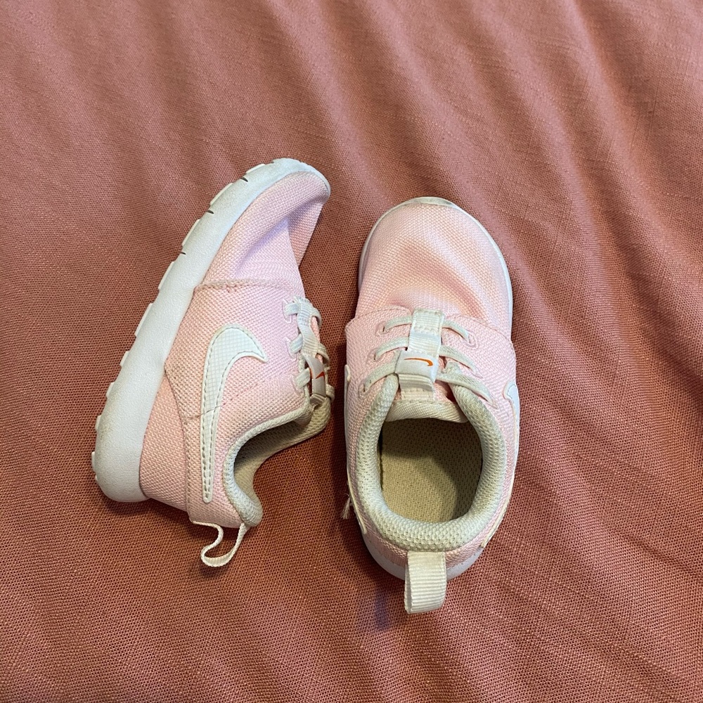 Pink Nike Roshe’s